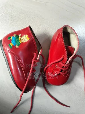 Used Bettina Size 18 Red Shoes