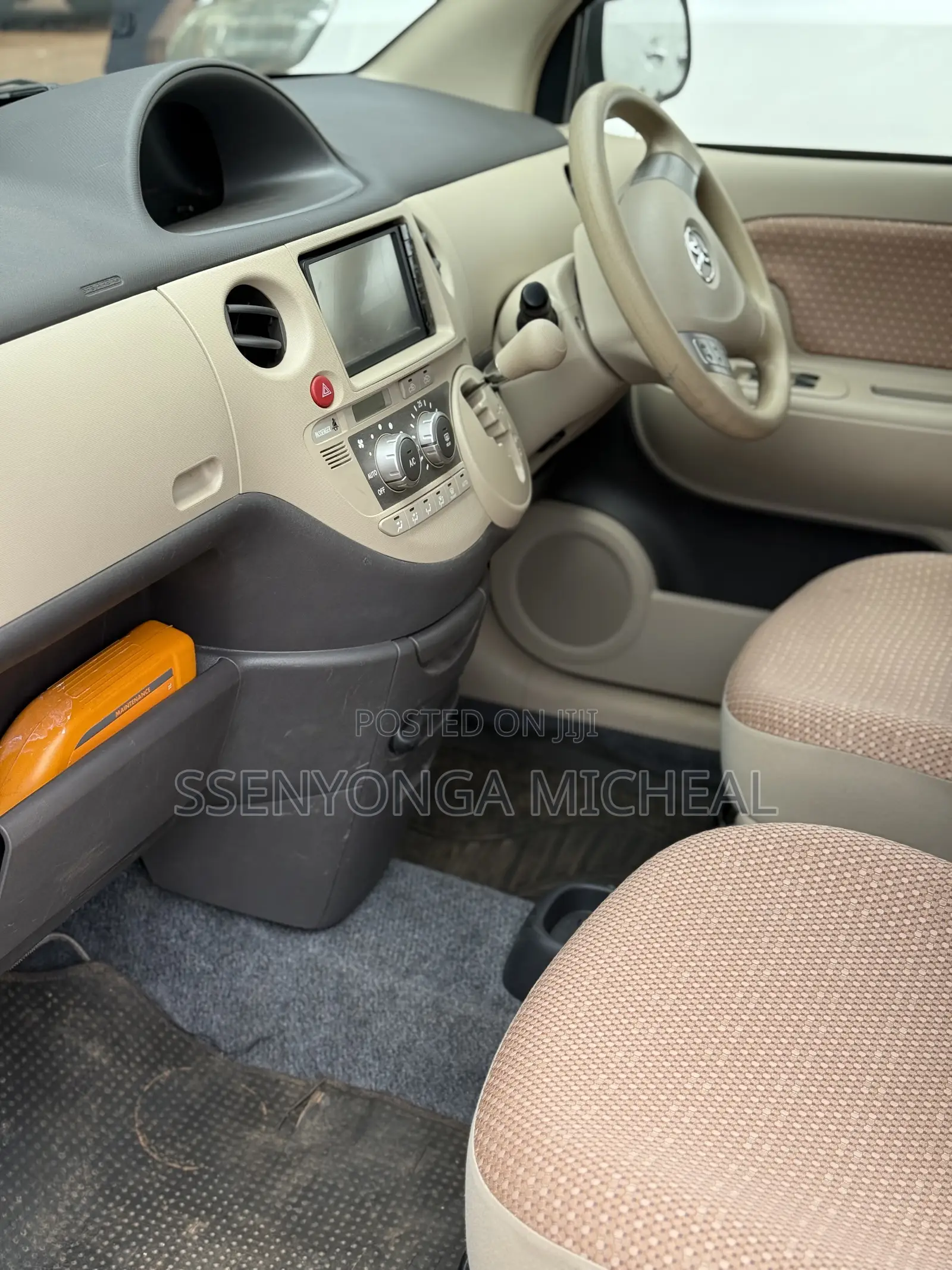 Toyota Sienta 2014 Silver