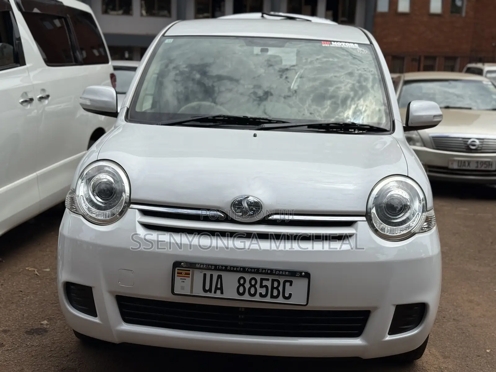 Toyota Sienta 2014 Silver