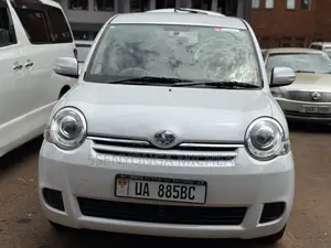 Toyota Sienta 2014 Silver