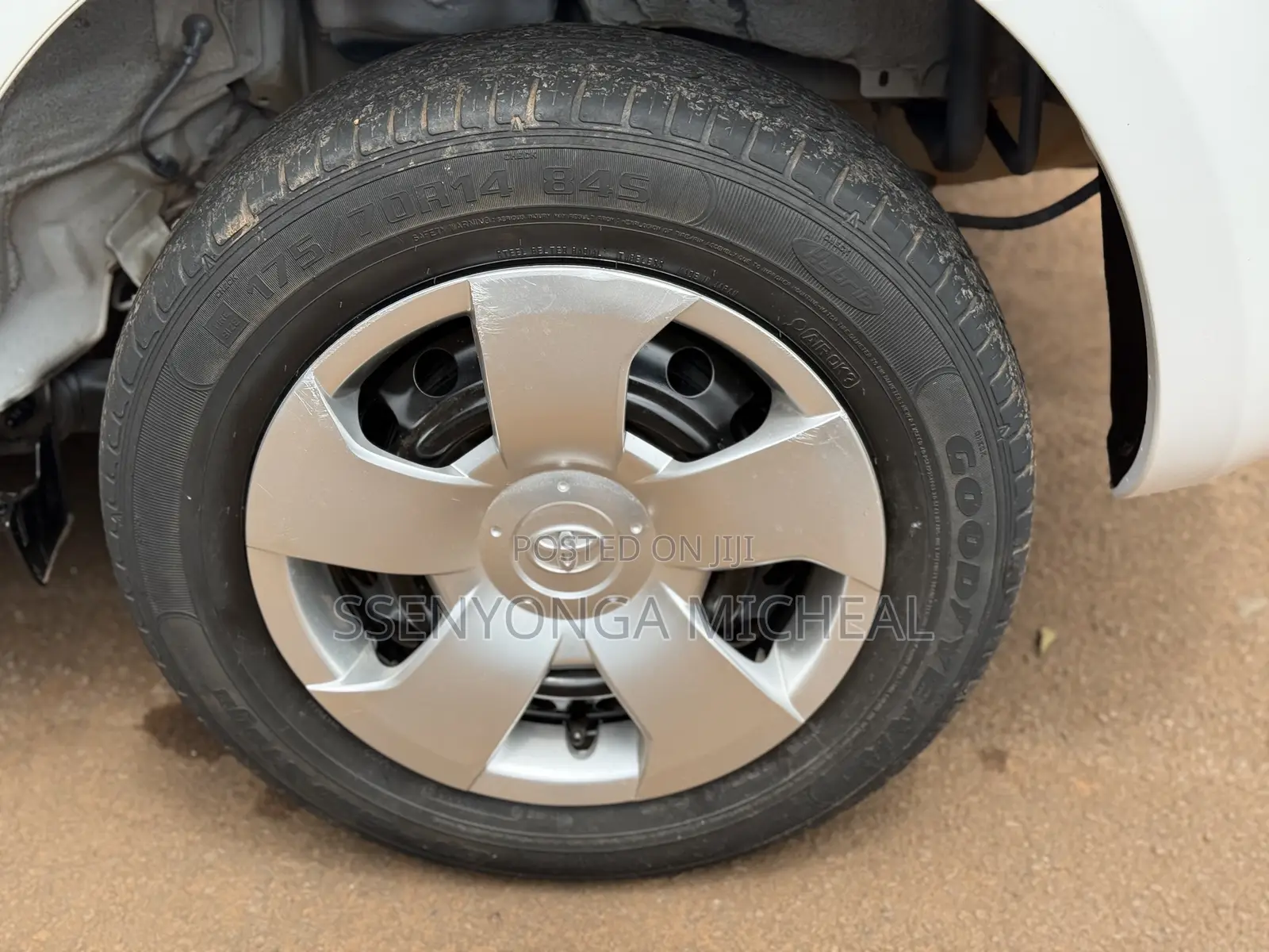 Toyota Sienta 2014 Silver