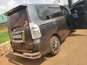 Toyota Noah for Hire