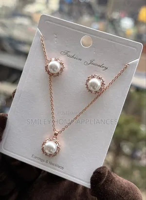 High Quality Branded Fashion Jewelry Necklace at 20% Discount Price