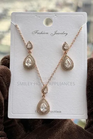 High Quality Branded Fashion Jewelry Necklace at 20% Discount Price
