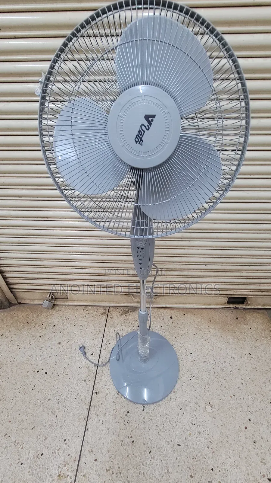 Standind Vetto Fans With a Remote