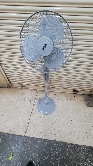 Vetto Standing Fan With a Remote