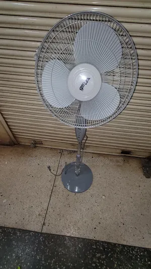 Vetto Standing Fan With a Remote