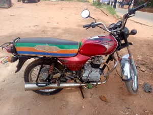 TVS HLX 125 2022 Red