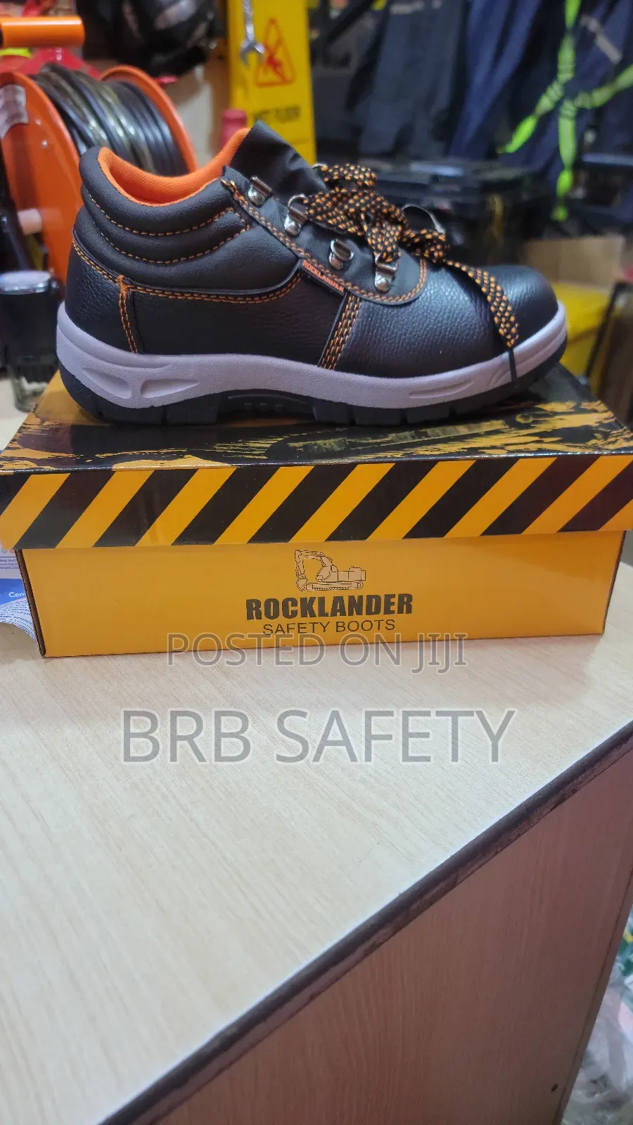 Safety Shoes. Walk Lander.