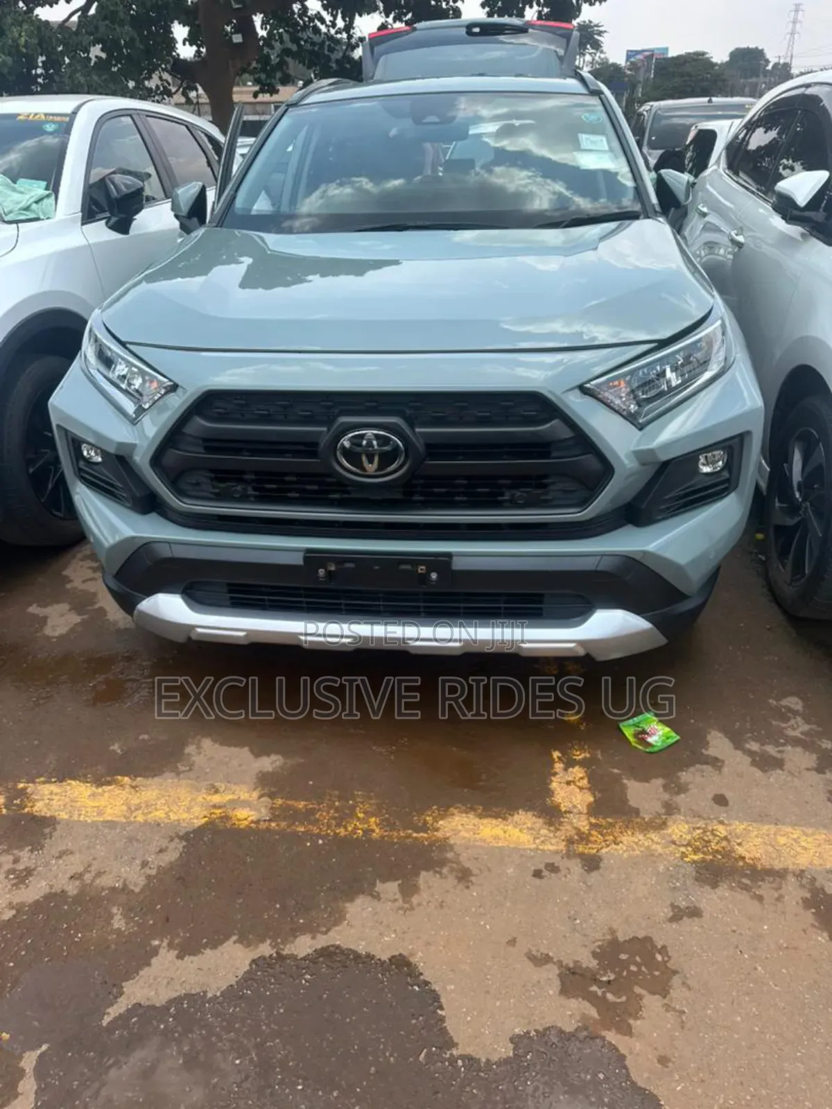 Toyota RAV4 2022 Gold
