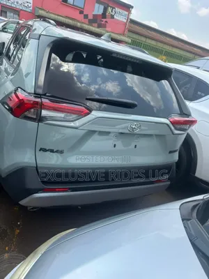 Toyota RAV4 2022 Gold