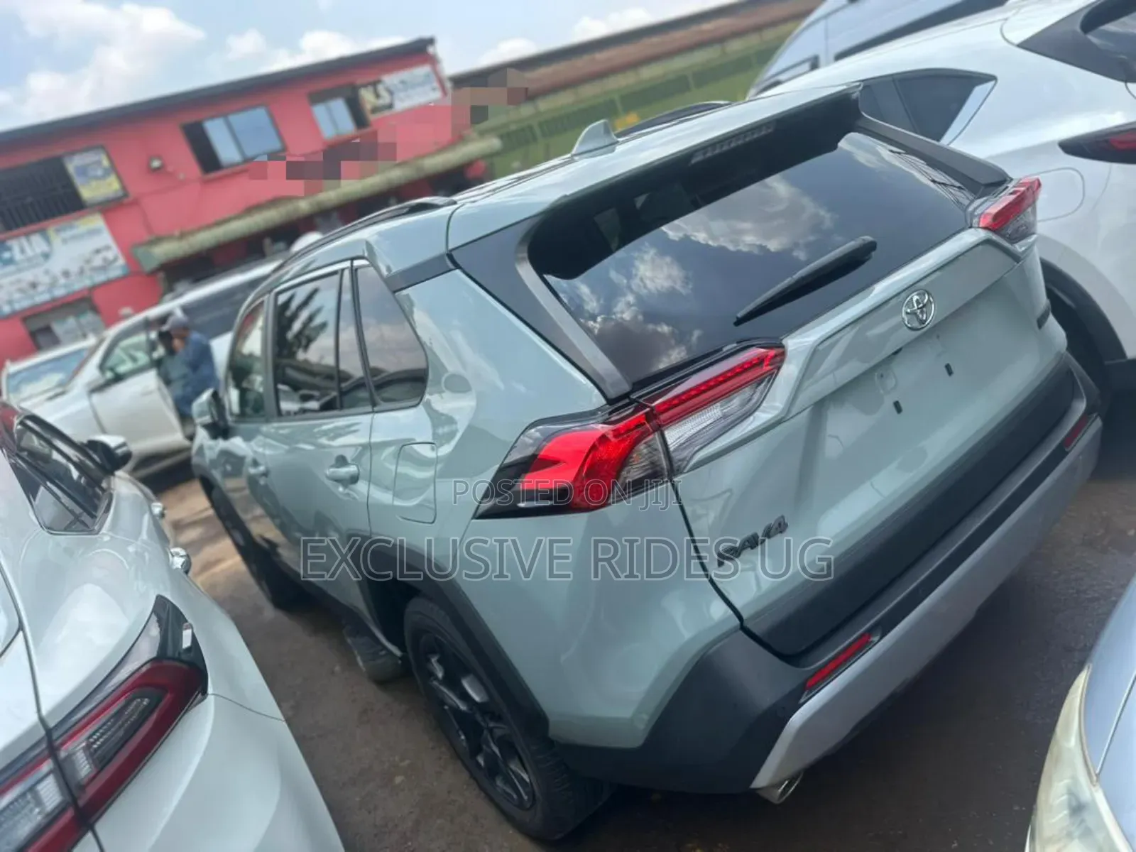 Toyota RAV4 2022 Gold