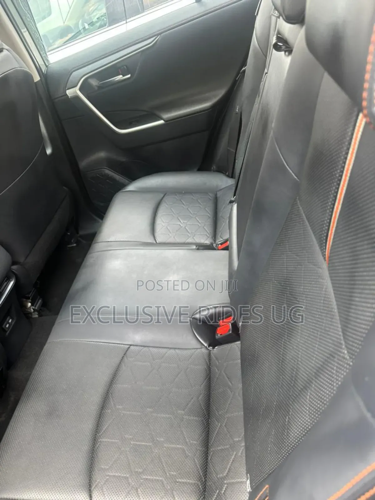 Toyota RAV4 2022 Gold