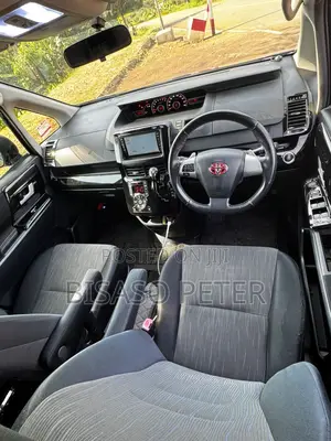Toyota Noah 2.0 158hp AWD (7 Seater) 2011 Black