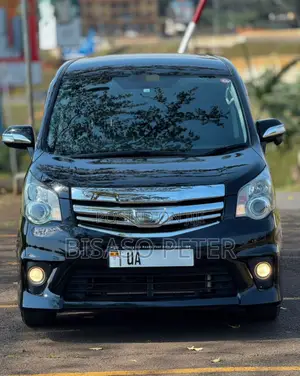 Toyota Noah 2.0 158hp AWD (7 Seater) 2011 Black