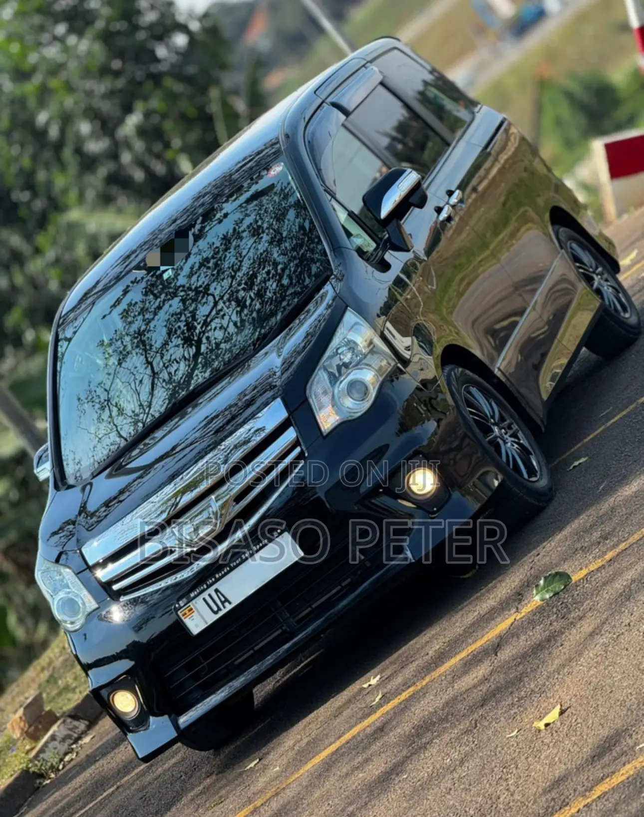 Toyota Noah 2.0 158hp AWD (7 Seater) 2011 Black
