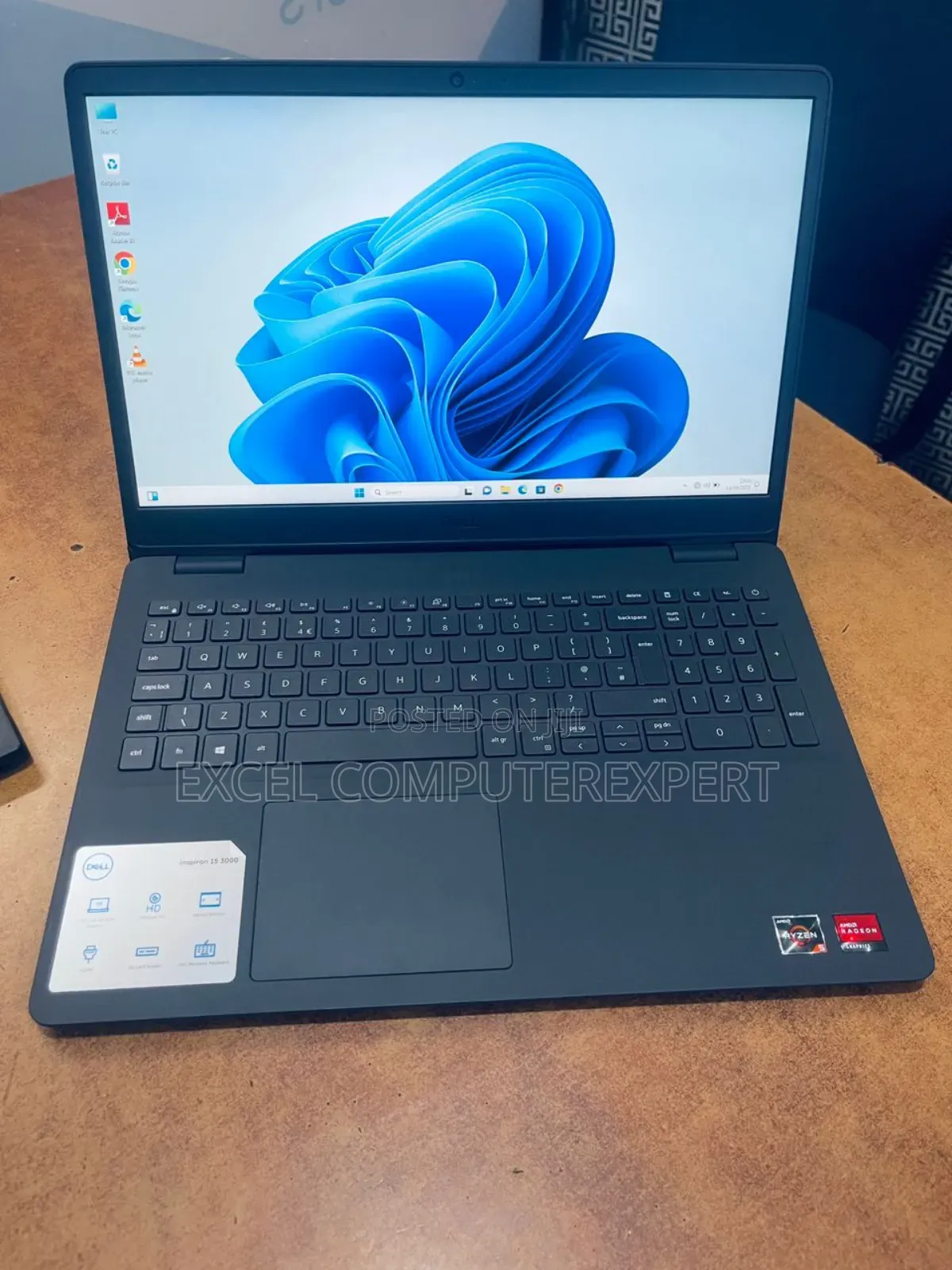 New Laptop Dell Inspiron 3542 8GB AMD Ryzen 5 SSD 256GB
