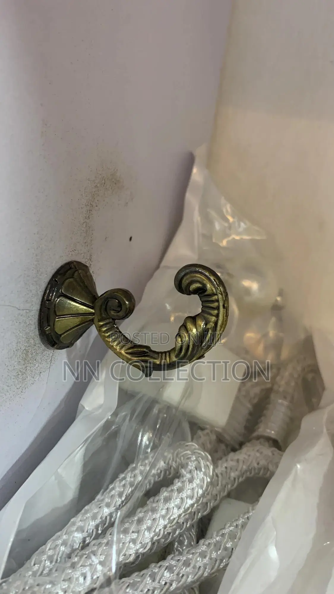 Curtain Holders/ Tiebarks