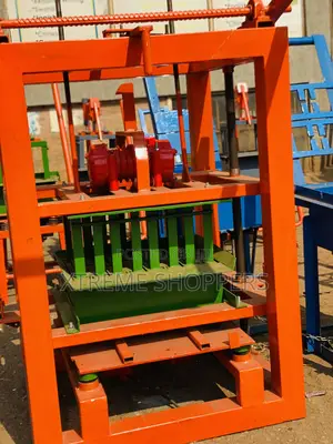 Less Labour /Semi Conductors / Semi Automatic Block Concrete Machine
