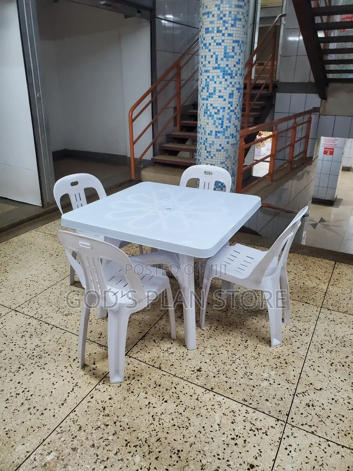 National Outdoor Plastic Chairs and Table for Bar and Restaurant