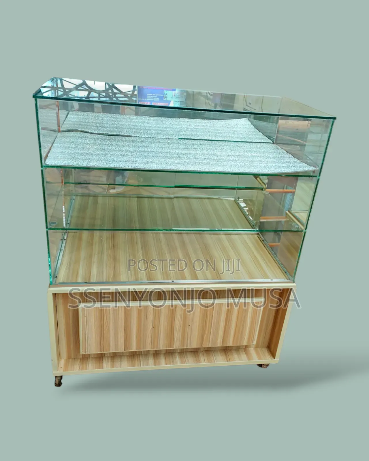 Secure Display Counter 3x1x2ft 3-Layer With Lock and Safe -