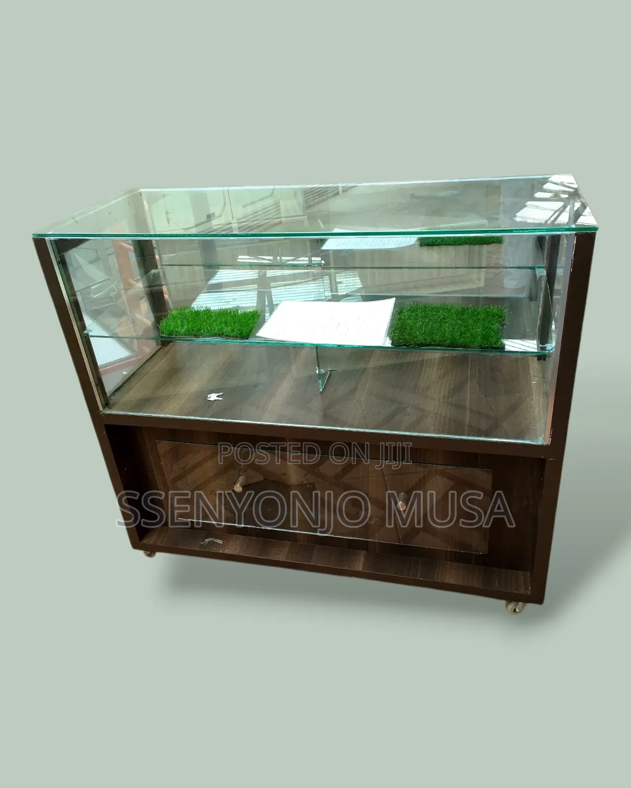 Secure Business Display Counter 4x2x3ft 2-Layer With Lock and Safe