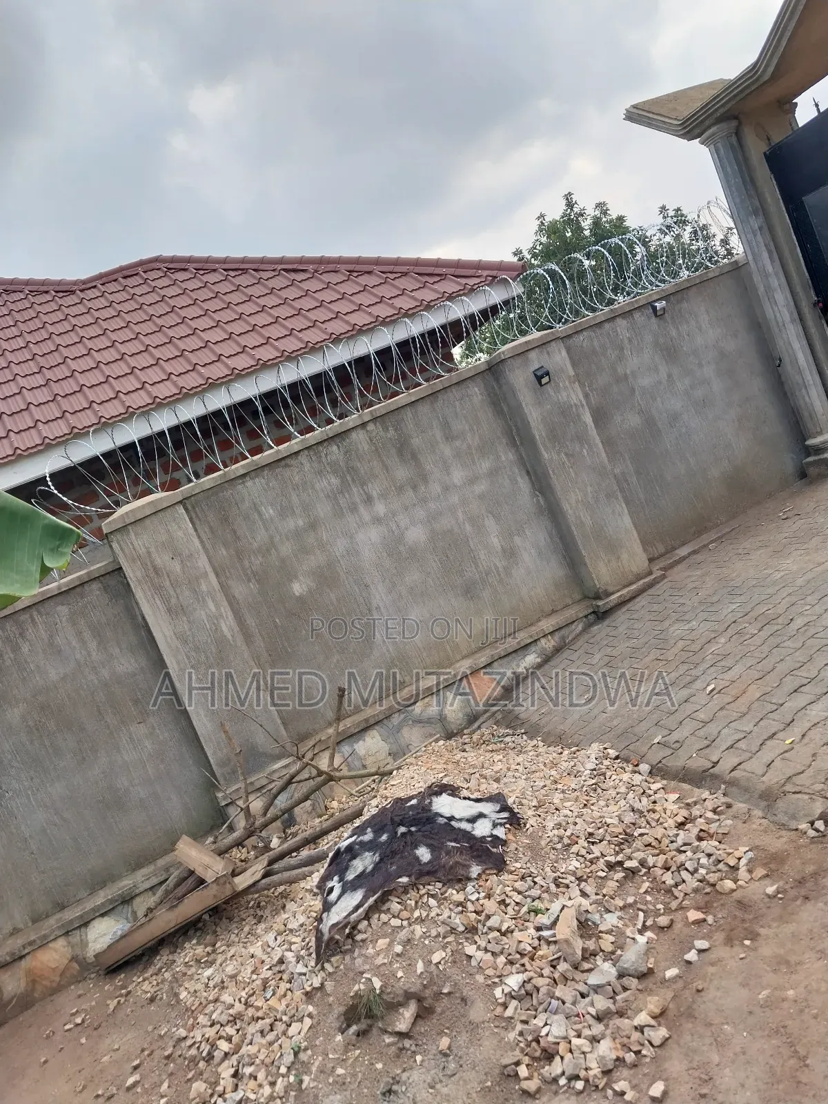 Razor Wire Fencing , Sekanyolya Fencing Building Materials