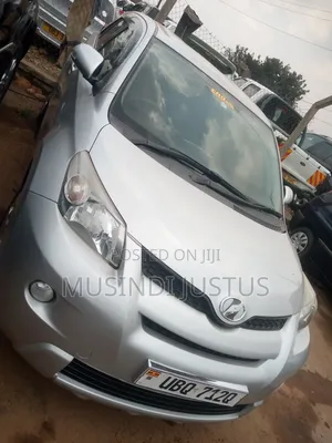 Toyota IST 2009 Silver