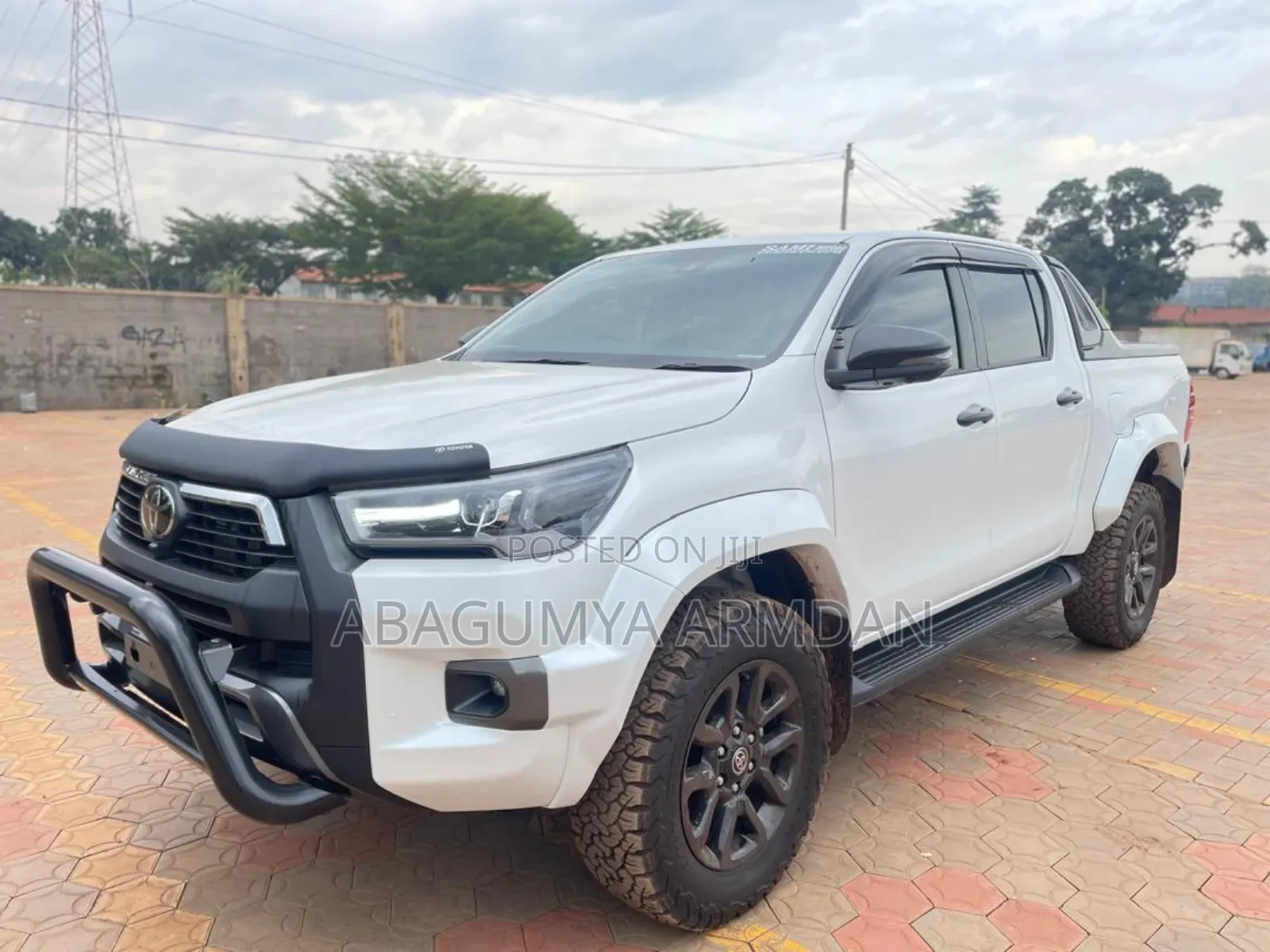 Toyota Hilux 2023 White