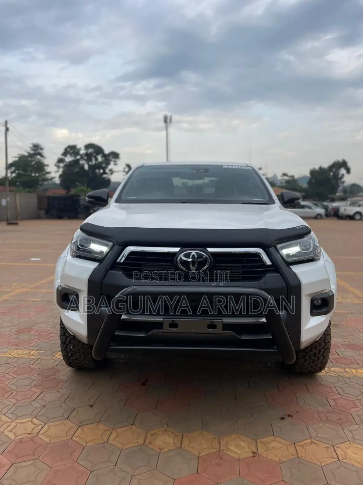 Toyota Hilux 2023 White