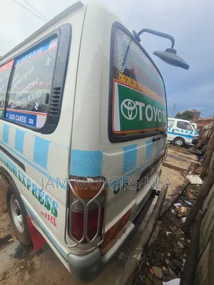 Toyota HiAce 1990 White