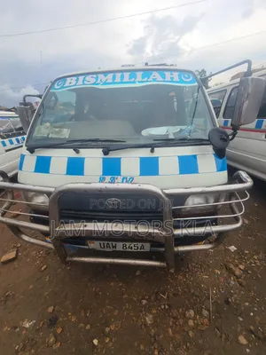 Toyota HiAce 2000 White
