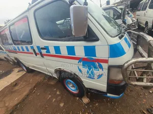 Toyota HiAce 2000 White