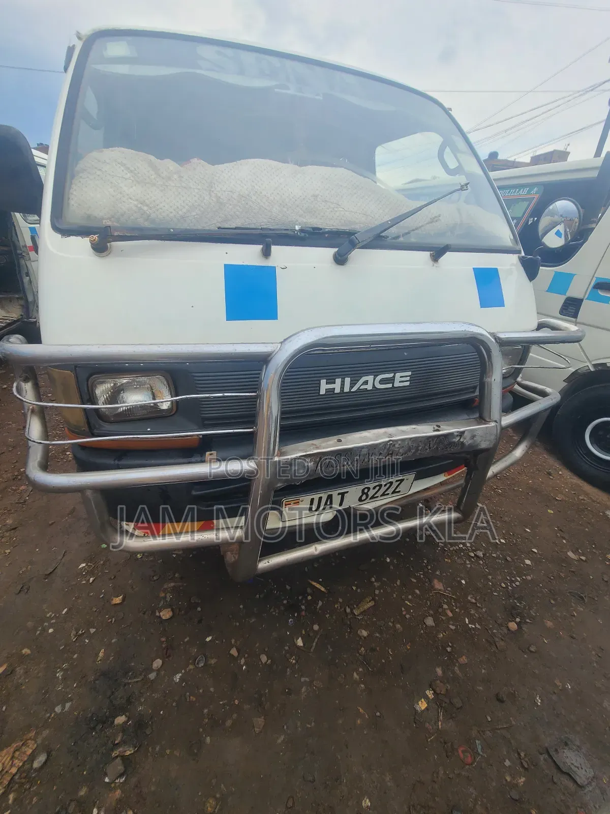 Toyota HiAce 2000 White