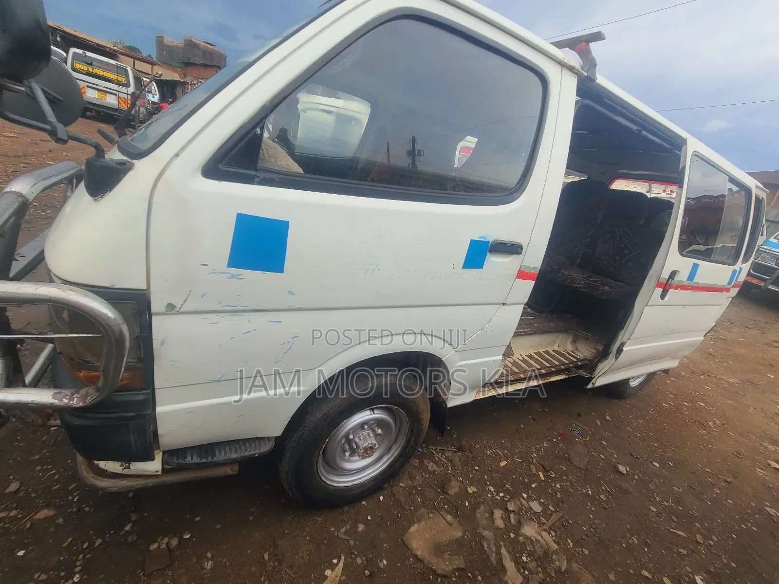 Toyota HiAce 2000 White