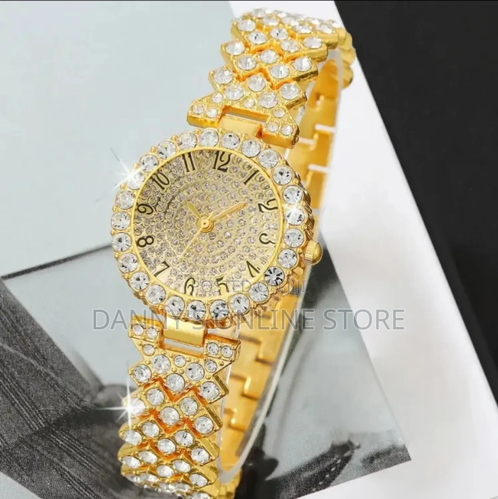 5pcs New Fashionable Elegant Round Quartz Watch + Simple Jewelry Set.