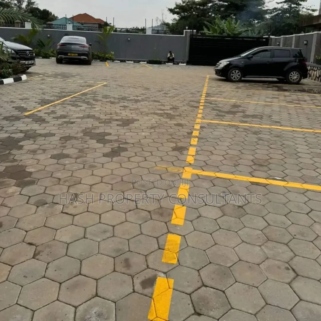 3bdrm Apartment in Sky, Central Division for rent