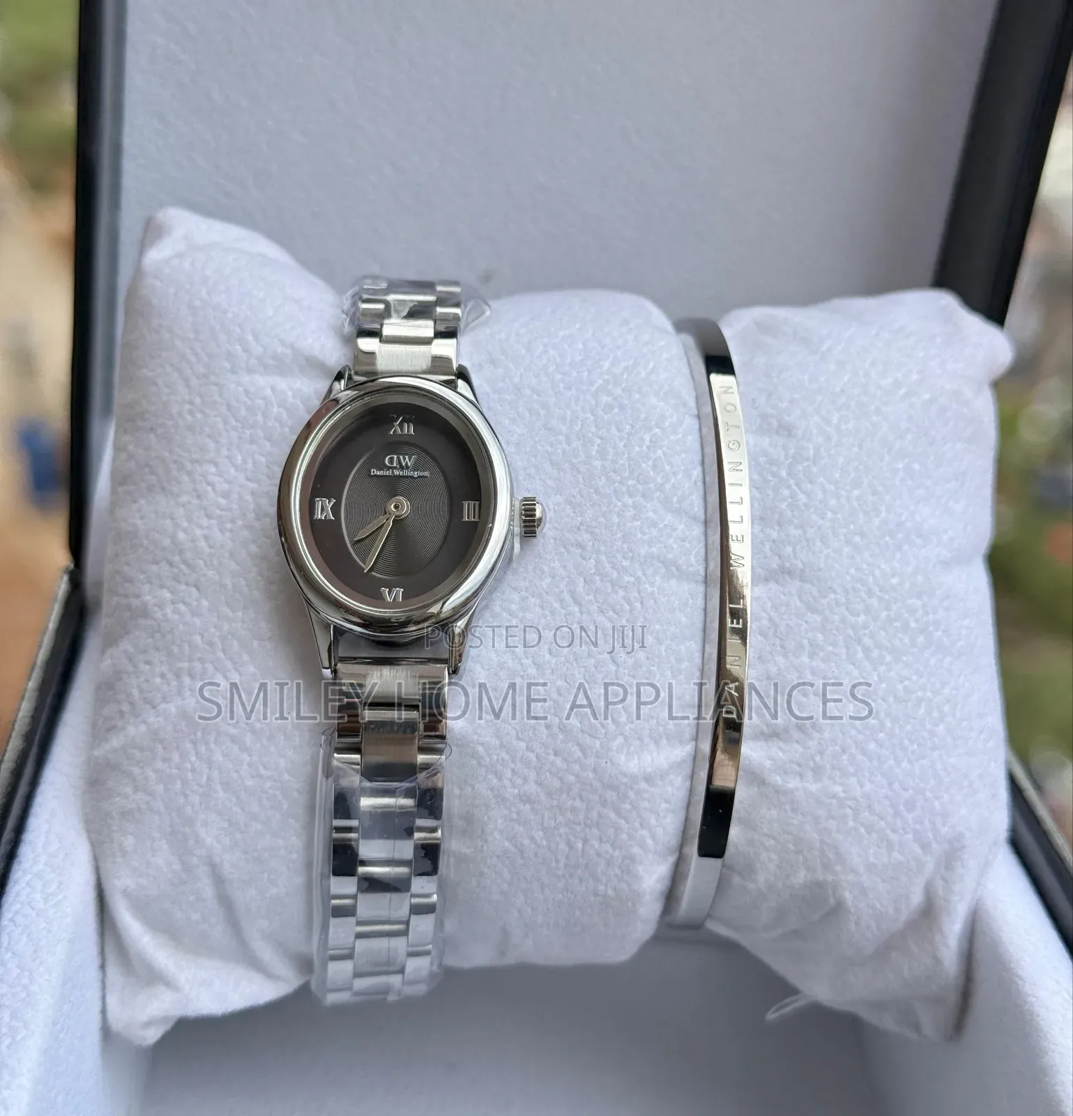Daniel Wellington Women's Wrist Analog Time Piece With Bracelet Silver