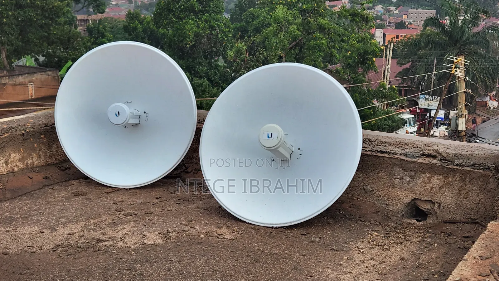 Pair of Ubiquity Point to Point Dishes