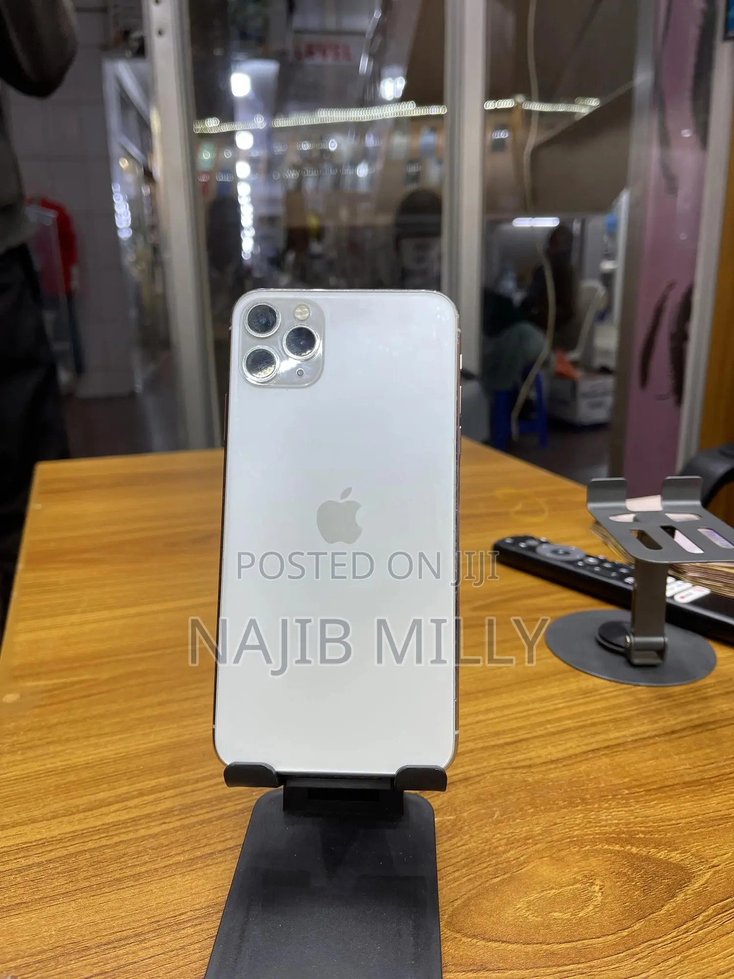 Apple iPhone 11 Pro Max 256 GB White in Central Division Mobile