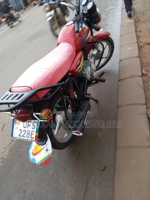 Bajaj Boxer 125 2022 Red