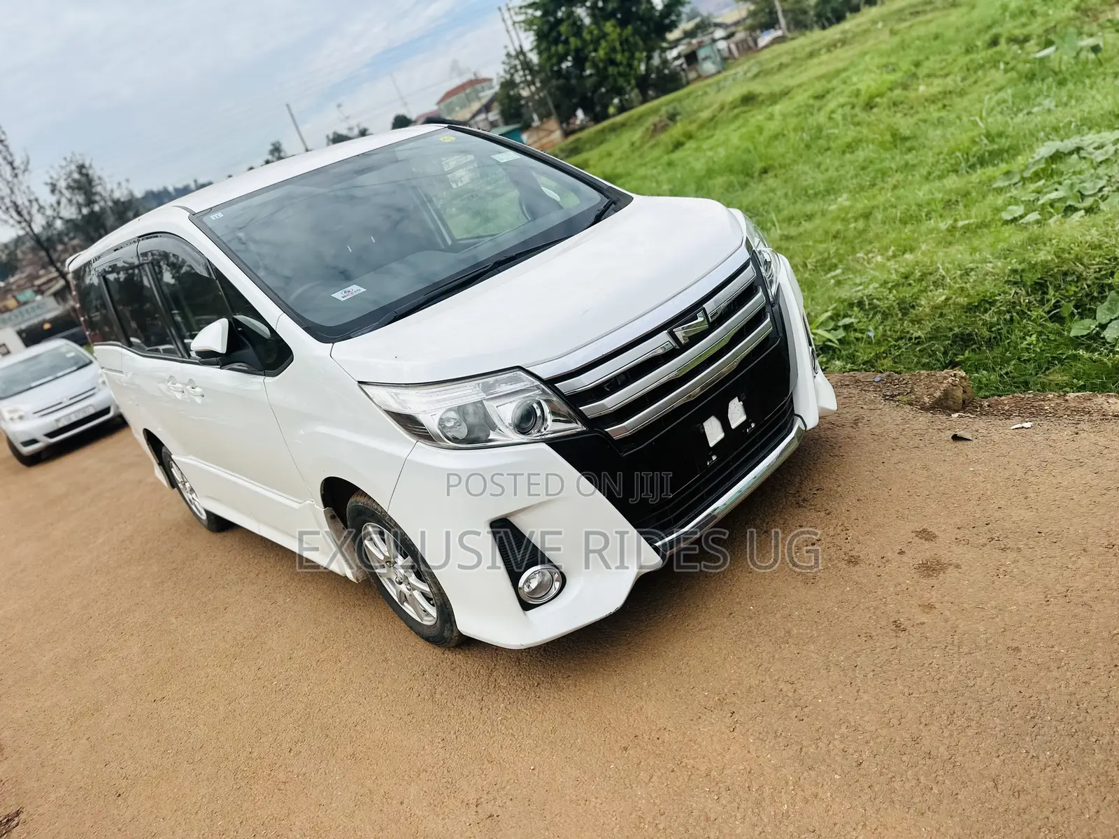 Toyota Noah 2.0 FWD (8 Seater) 2016 White