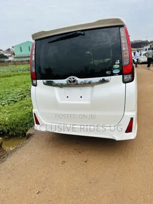 Toyota Noah 2.0 FWD (8 Seater) 2016 White