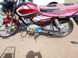 TVS HLX 125 2022 Red