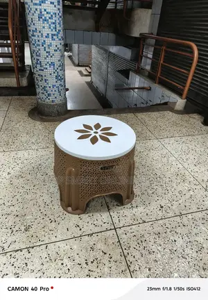Modern Plastic Table Modern Plastic Table (Round Medium)