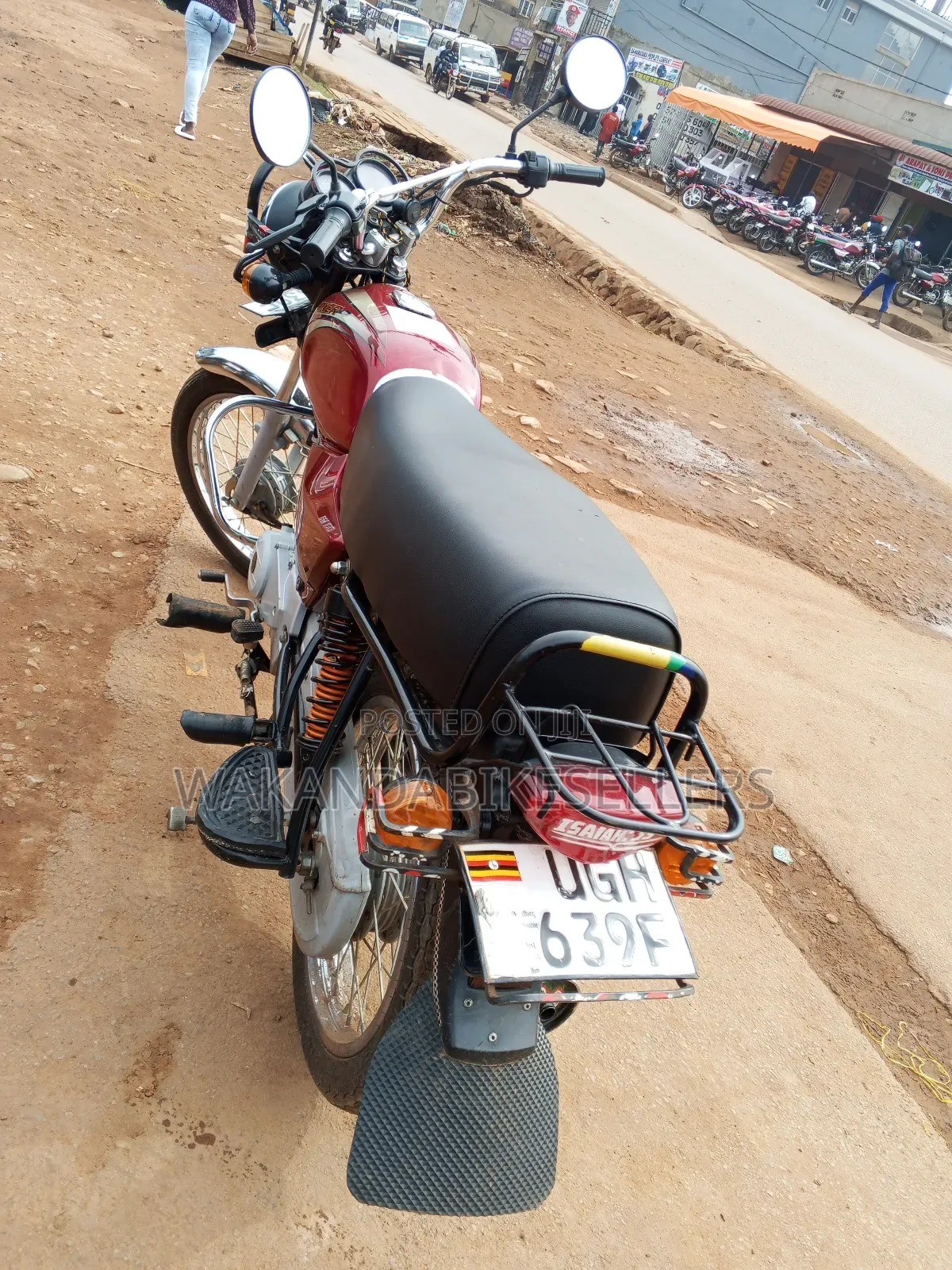 Bajaj Boxer 100 2024 Red