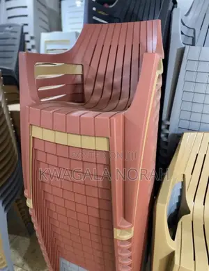 Unique Arm Rest Plastic Chairs