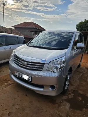 Toyota Noah 2.0 143hp AWD (7 Seater) 2010 Silver