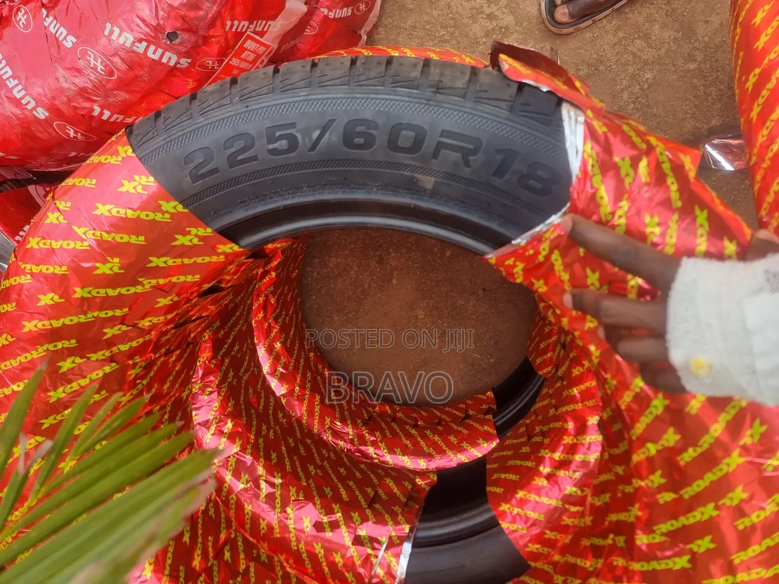 225/60r18 Roadx