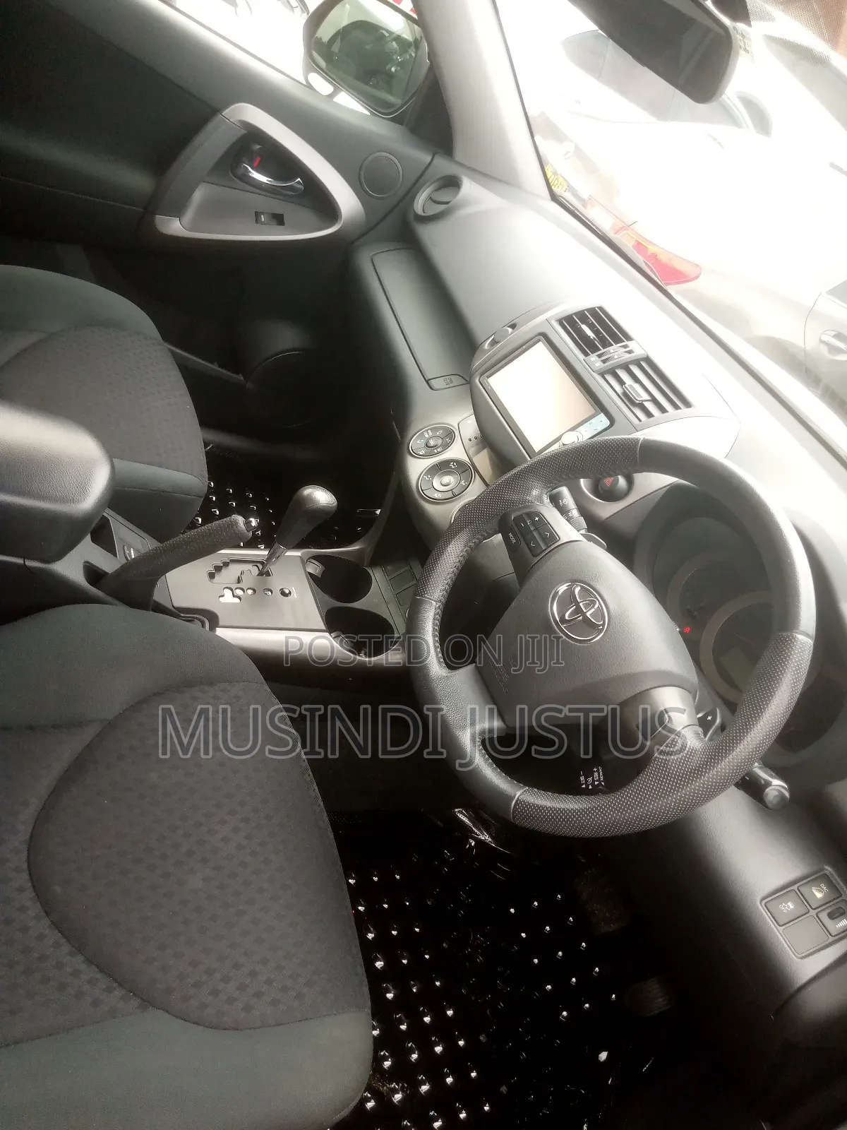 Toyota Vanguard 2011 White